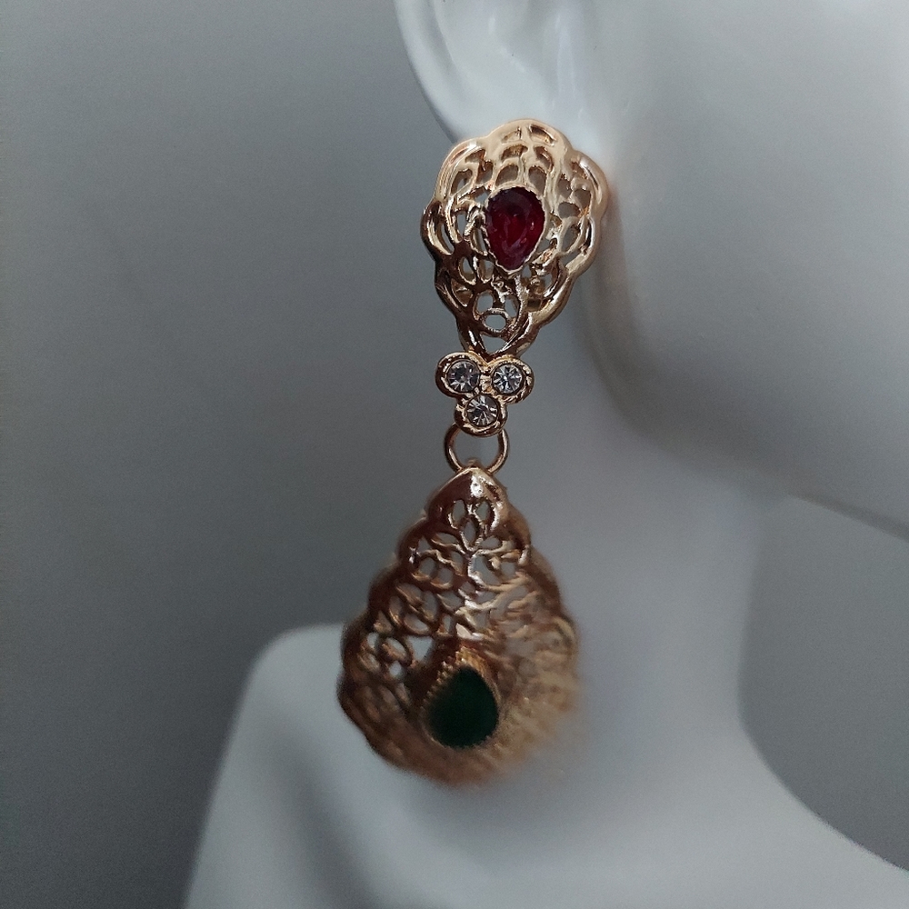 Timeless Elegance: Chic Classic Gold Color Drop Earrings - Picture 12 of 16